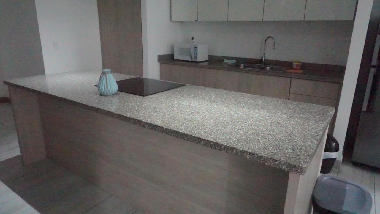 1410 Habitacion En Lujoso Departamento - Atelier Quito Eksteriør bilde